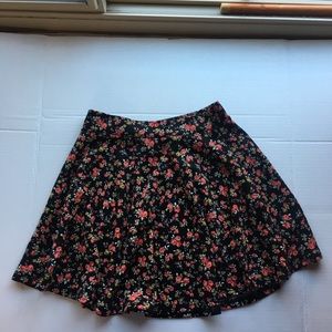 Full Tilt Mini Skirt Black Floral size Medium